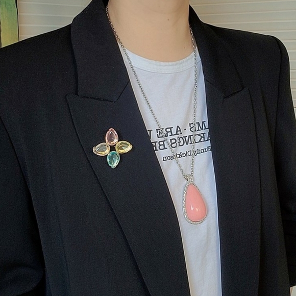 Signed Avon Pastel Multi Color Prong Set Teardrop Crystal Gold Tone Pin Brooch - Picture 5 of 6